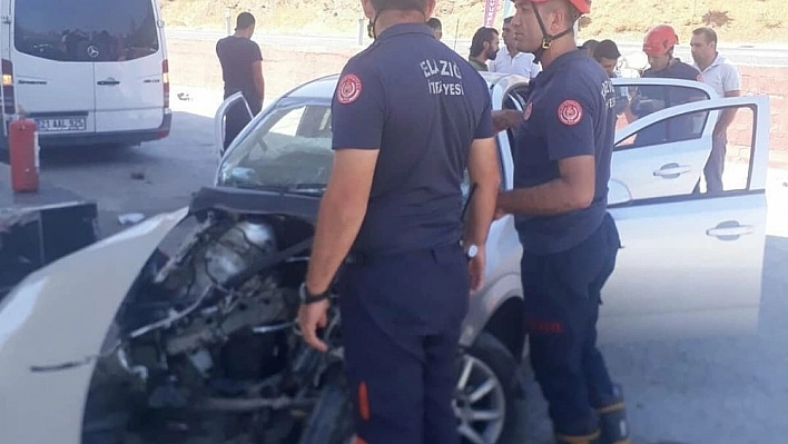 Direksiyon Hakimiyetini Kaybetti, Petrol İstasyonuna Girdi!