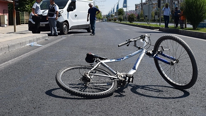 Malatya'da minibüsün çarptığı çocuk yaralandı 