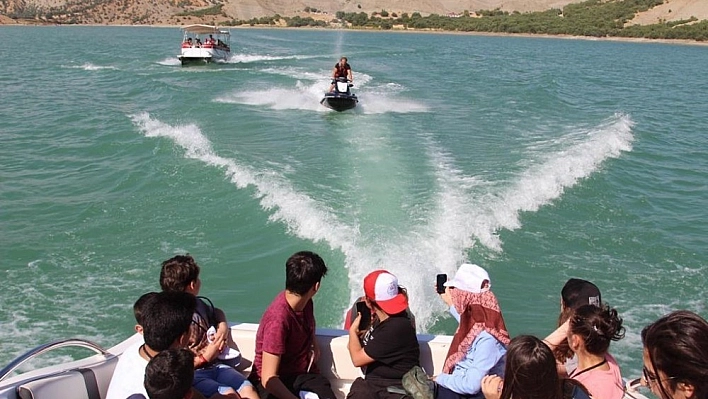 Adana'dan gelen öğrenciler, Tunceli'yi gezdi 