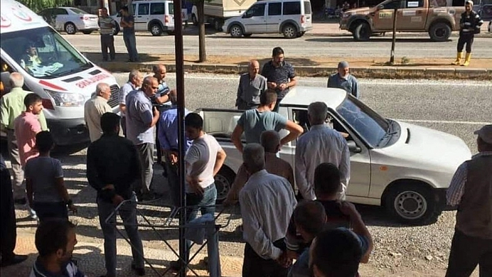 Malatya'da otomobilin çarptığı 2 kişi yaralandı 