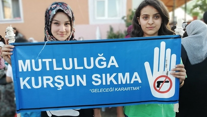 Düğünde kadına şiddete dikkat çektiler 
