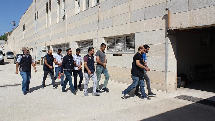 FETÖ'den Gözaltına Alınan Şüpheliler Adliyeye Sevk Edildi