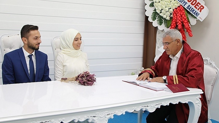 Başkan Güder, çiftlerin özel günlerine ortak oldu 