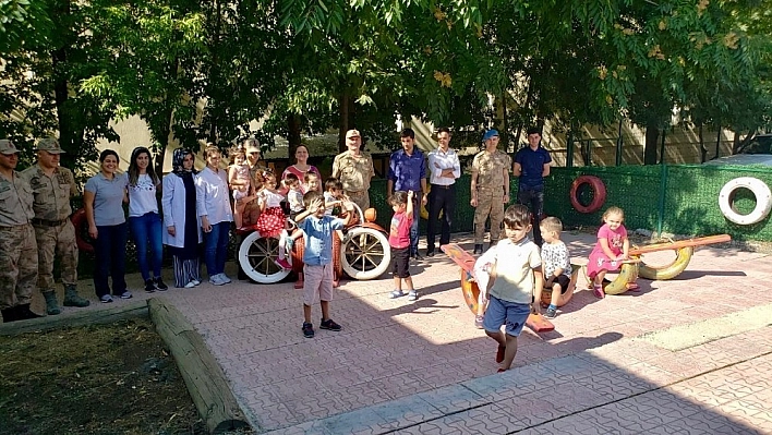 Geri Dönüşüm Malzemelerinden Oyun Bahçesi