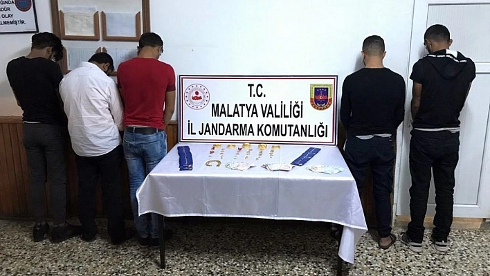 Telefon dolandırıcıları jandarma ekiplerine takıldı 