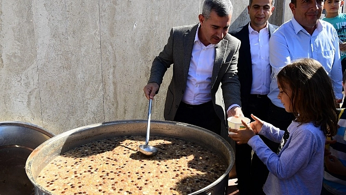 Yeşilyurt Belediyesi'nden Aşure ikramı 