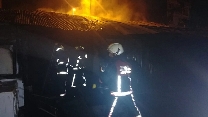 Malatya'da tellak pazarında korkutan yangın 