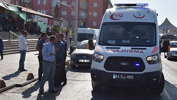 Malatya'da bıçaklı kavga: 3 yaralı 