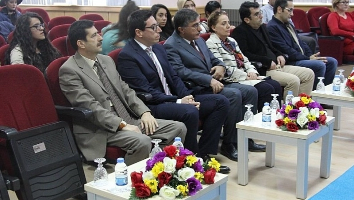 'İki Savaş Arası Dönemde Kurulan Cumhuriyetler ve Türkiye' konulu konferans düzenlendi
