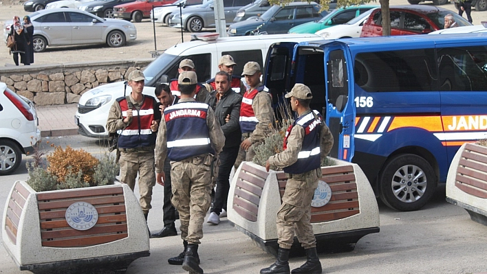 Jandarma Ekipleri Kilolarca Uyuşturucuyu Ele Geçirdi