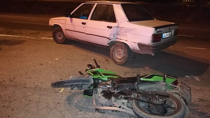 Motosiklet ile Otomobil Çarpıştı