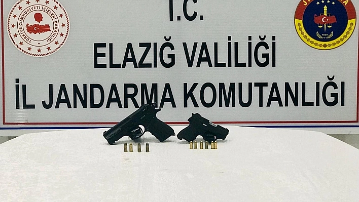 Ruhsatsız Tabancaları Saklarken Yakalandılar