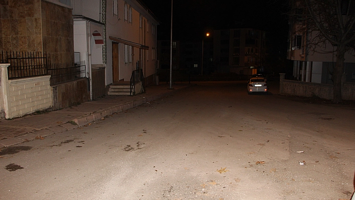 Hırsızı Yakaladı, Kaçmasın Diye Üzerine Oturdu