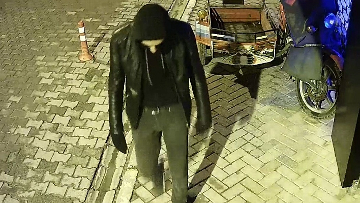 Hırsızlar Yüzlerini Gizlese de Yakayı Ele Verdiler