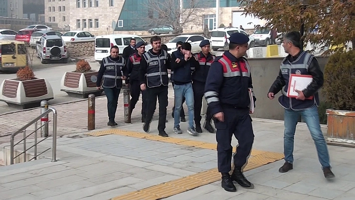 Otomobil Hırsızları Güvenlik Güçlerinden Kaçamadı