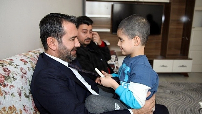 Başkan Şerifoğulları, Minik Taha'yı Ziyaret Etti