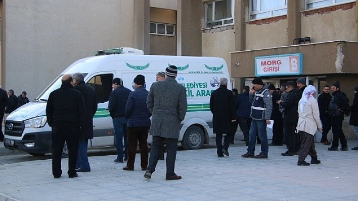 Depremde Kendini Çocukları İçin Siper Etmişti
