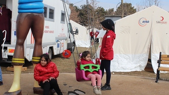 Elazığlı Çocukların Çadır Kentlerde Yaşamı