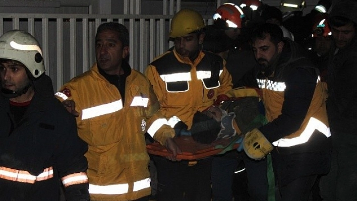 Enkazdan 5 saat sonra 12 yaşındaki çocuk sağ çıkarıldı