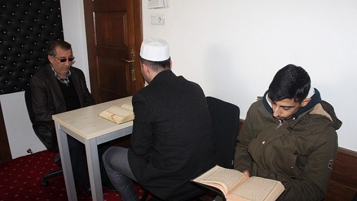 Görme Engelli Hafızdan Örnek Davranış