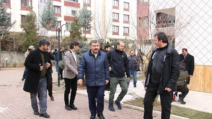 Bakanlardan Depremzede Aileye Taziye Ziyareti