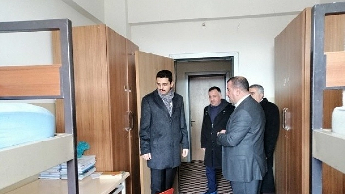 Kaymakam Teke, Okulları Denetledi