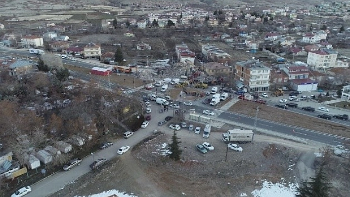 Mehmetçik, Vatandaşların Çadırını Kuruyor