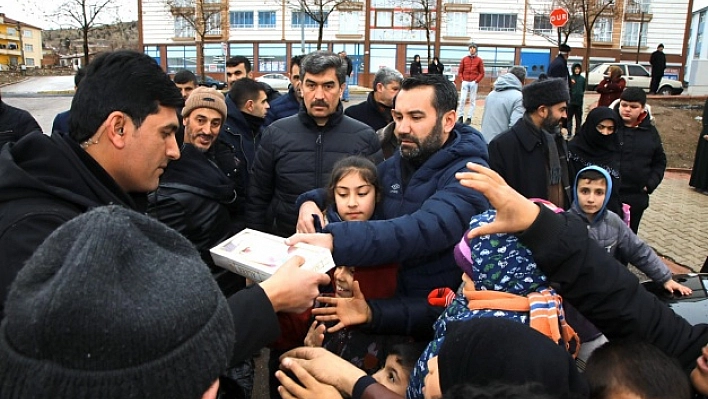 Başkan Şerifoğulları, Depremzedeleri Yalnız Bırakmıyor