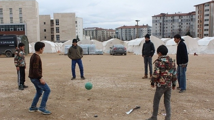 Depremzede Çocukların Futbol Sevgisi