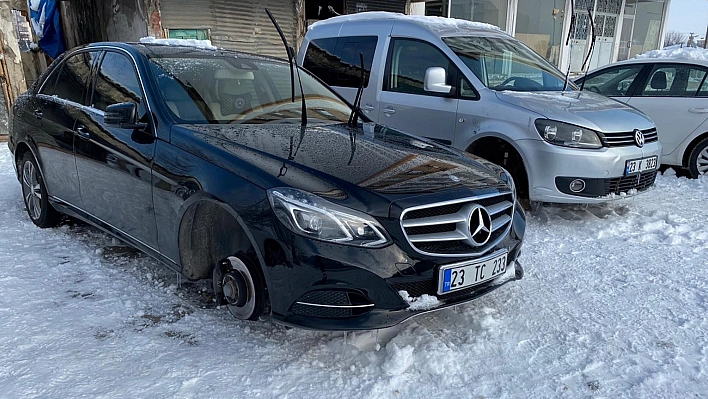 Elazığ'da 2 Aracın 7 Lastiği Çalındı