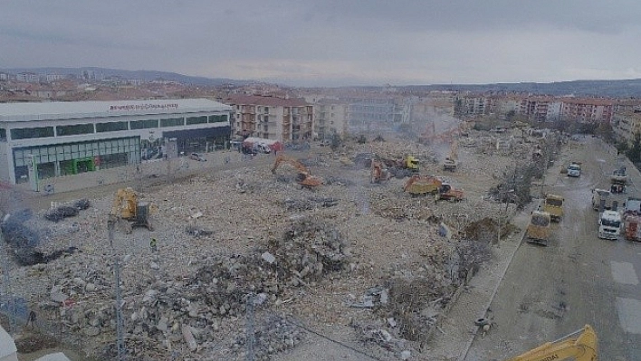 Elazığ'da 4 Bin 600 Bina Yıkılıyor