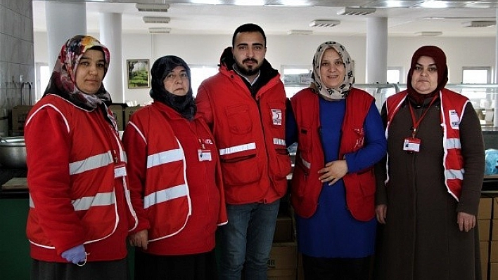 Anne ve Oğul'dan Örnek Davranış