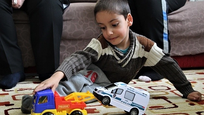 Küçük Efraim'in En Büyük Dostu Polis Oldu