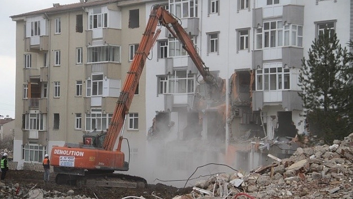 Elazığ'da Ağır Hasarlı Bin 159 Yapı Yıkıldı