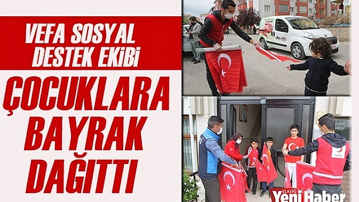 Vefa Ekipleri, Çocuklara Bayrak Dağıttı