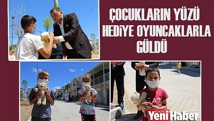 Çocukların, Yüzü Hediye Oyuncaklarla Güldü