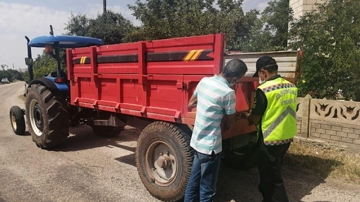 Elazığ'da Römorklara Reflektör Takıldı