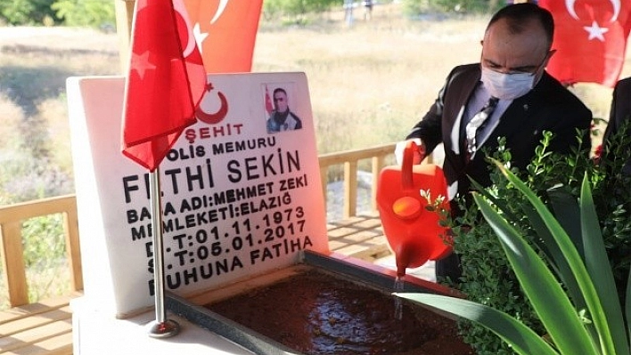 Vali Yırık, Fethi Sekin'in Kabrini Ziyaret Etti!