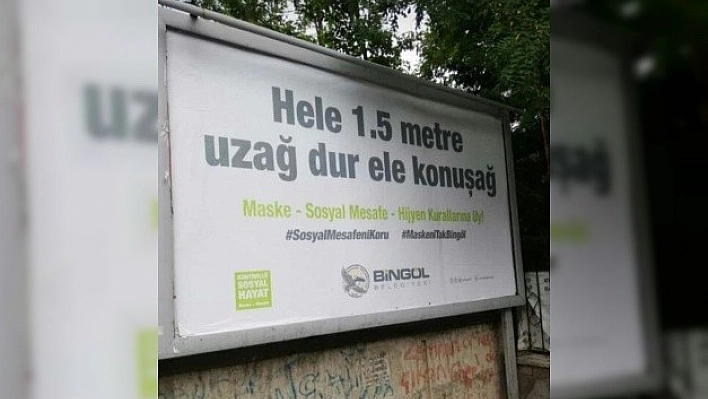 Bu Afişler Koronavirüsü Unutturuyor
