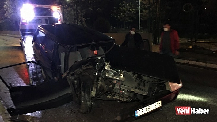 Direğe Çarpan Otomobil Hurdaya Döndü