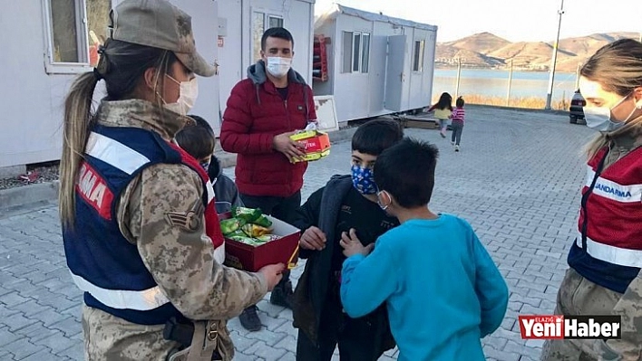 Jandarma'dan Çocuklara Moral Ziyareti