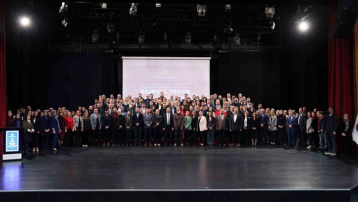 Atatürk Üniversitesi'nde bilimsel teşvik töreni düzenlendi: Başarılı Akademisyenlere ödülleri takdim edildi