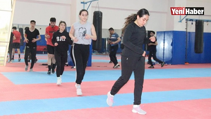 Boksörler Hem Oruçlarını Tutup Hem De Antrenmanlarını Aksatmıyor