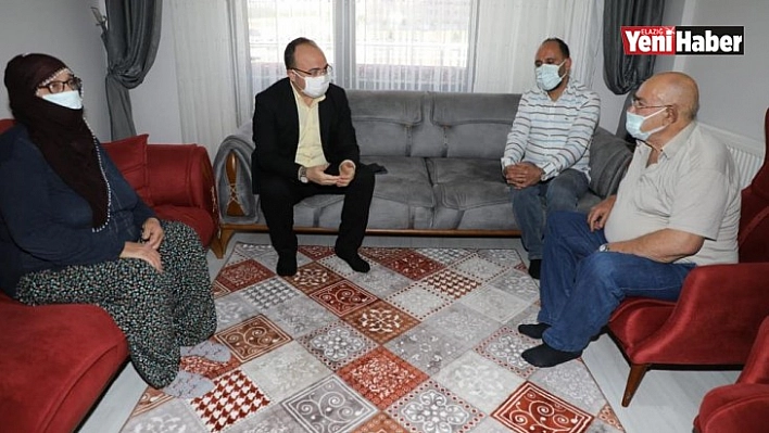 Depremde En Büyük Acıyı Yaşayan Babaya Anlamlı Ziyaret
