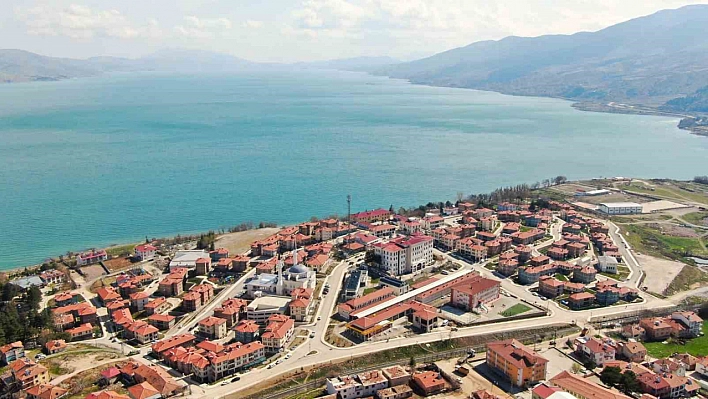 Elazığ'da Göl Manzaralı TOKİ Konutları