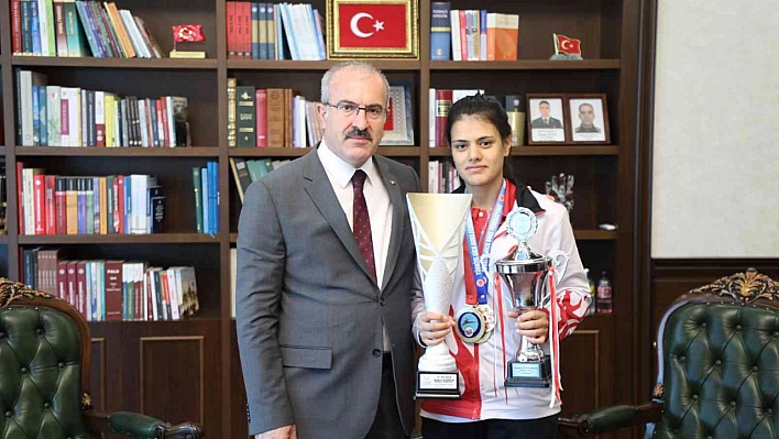 Vali Toraman Şampiyonu Ağırladı