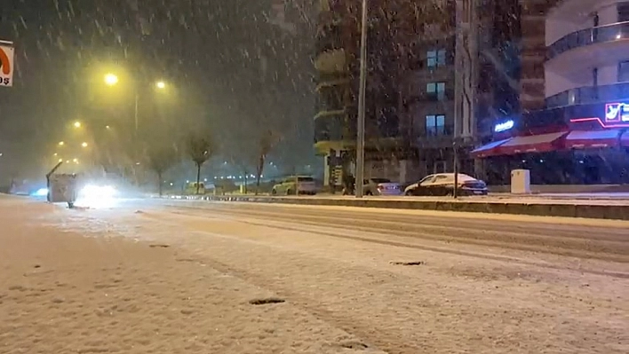 Elazığ'da Kar Yağışı Başladı