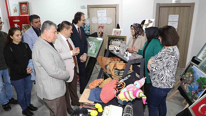 Hanımeli El Sanatları Sergisi Açıldı