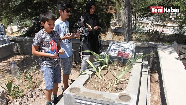 Mezarlıklarda Arefe Günü Yoğunluğu
