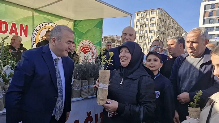 Elazığ'da Fidan Dağıtımı Yapıldı